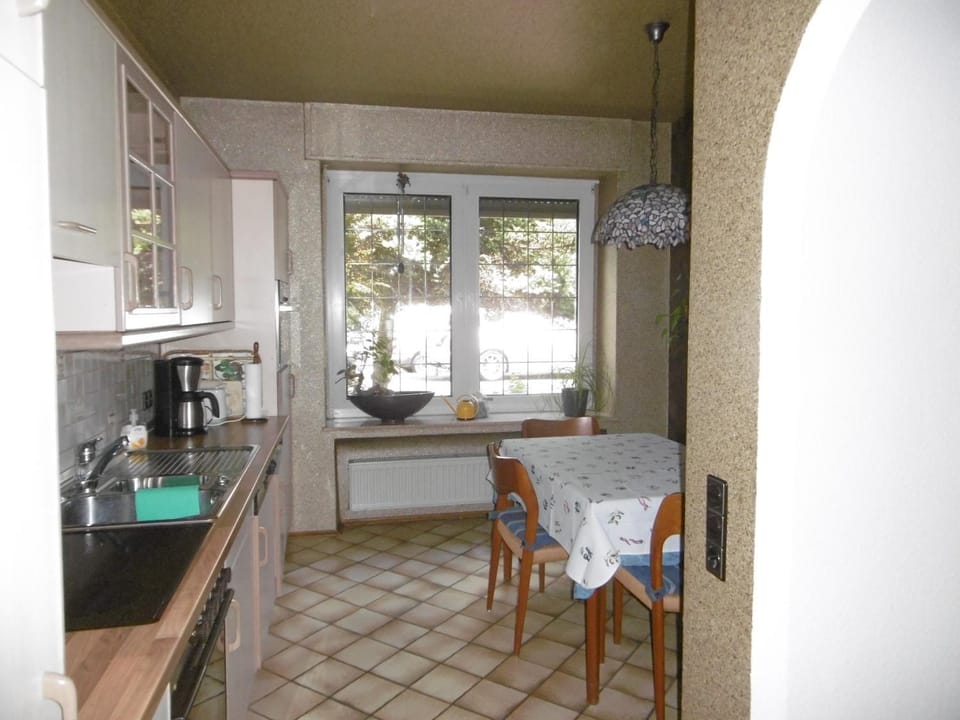 Kitchen or kitchenette, Dining area, minibar
