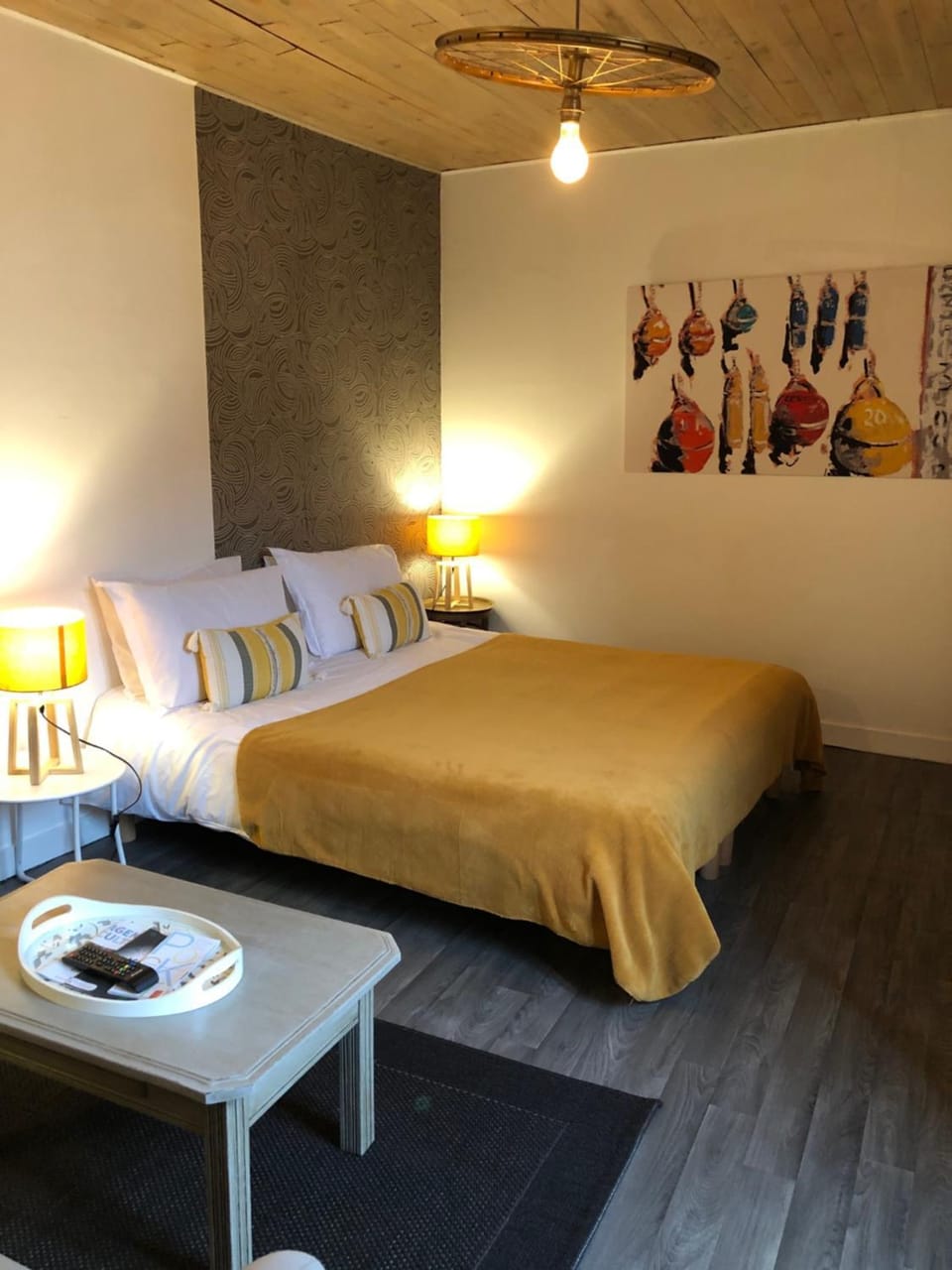 Bed, Photo of the whole room, Bedroom