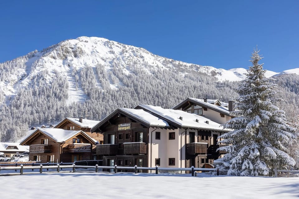 Property building, Day, Natural landscape, Winter, Mountain view