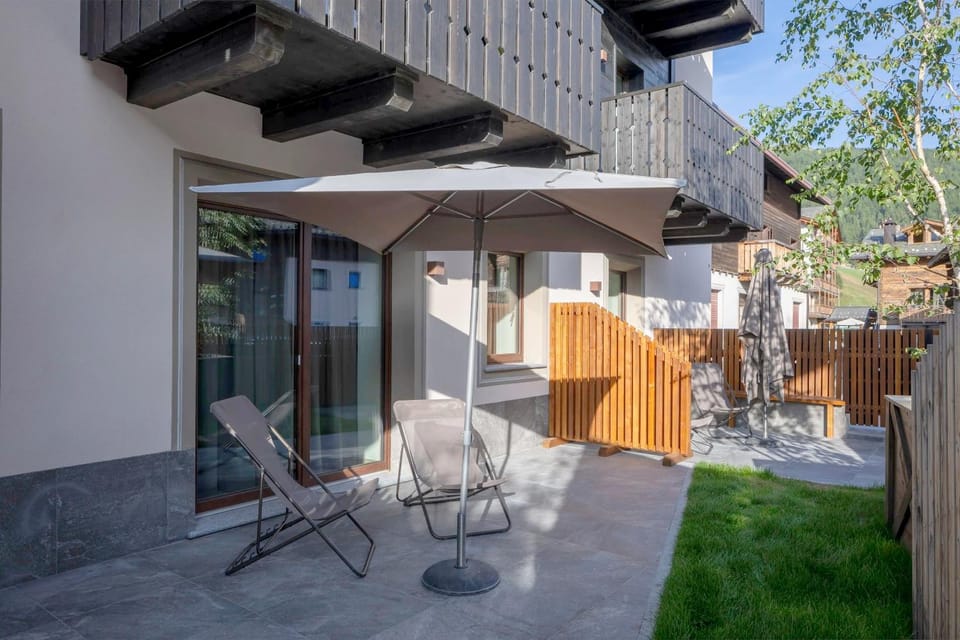 Patio, Garden, Seating area, Area and facilities