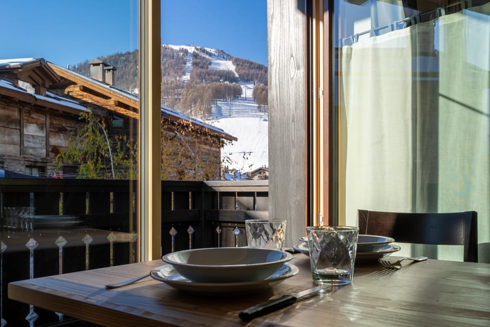 View (from property/room), Balcony/Terrace, Other, Dining area, Mountain view, Area and facilities