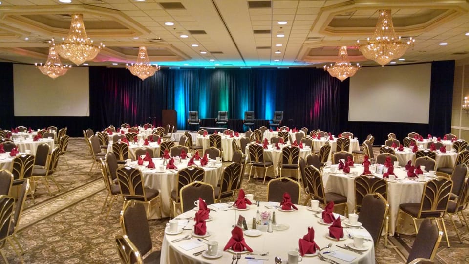 Restaurant/places to eat, Banquet/Function facilities
