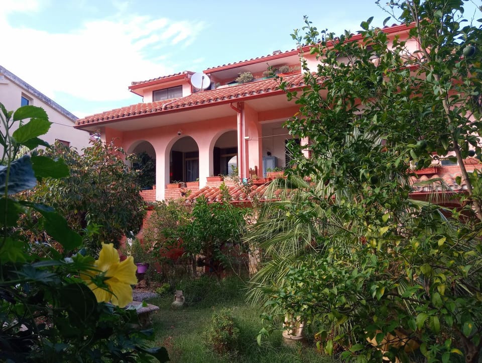 Property building, Patio, Garden