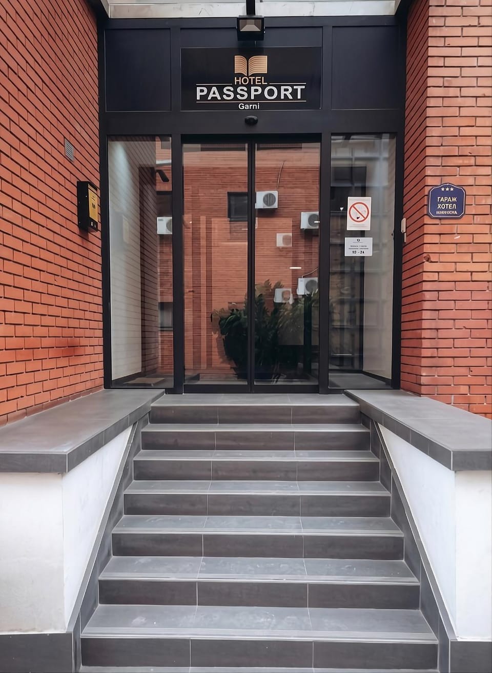Facade/entrance