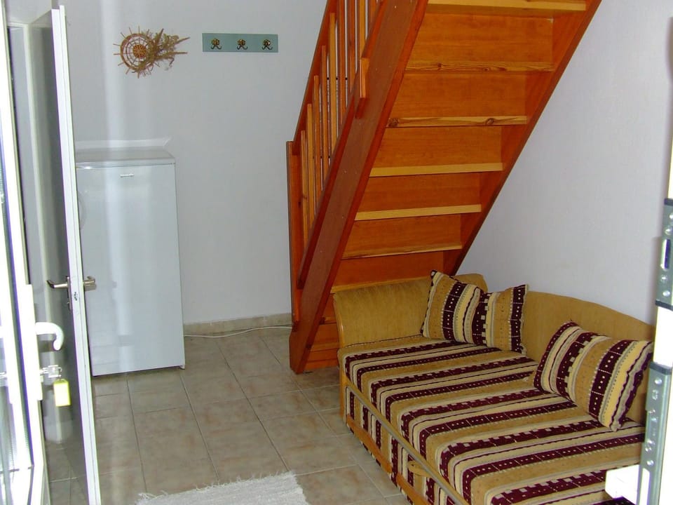 Bed, Living room