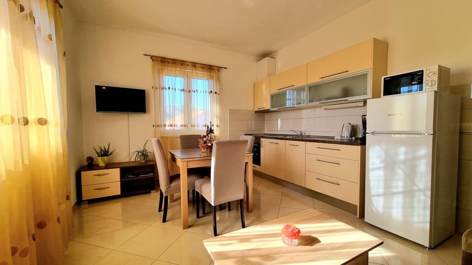 Kitchen or kitchenette, Living room, Dinner