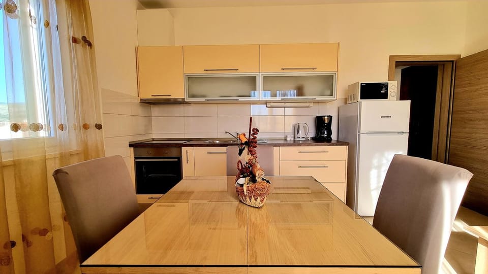 Kitchen or kitchenette, Living room, Dining area, Lunch, Dinner