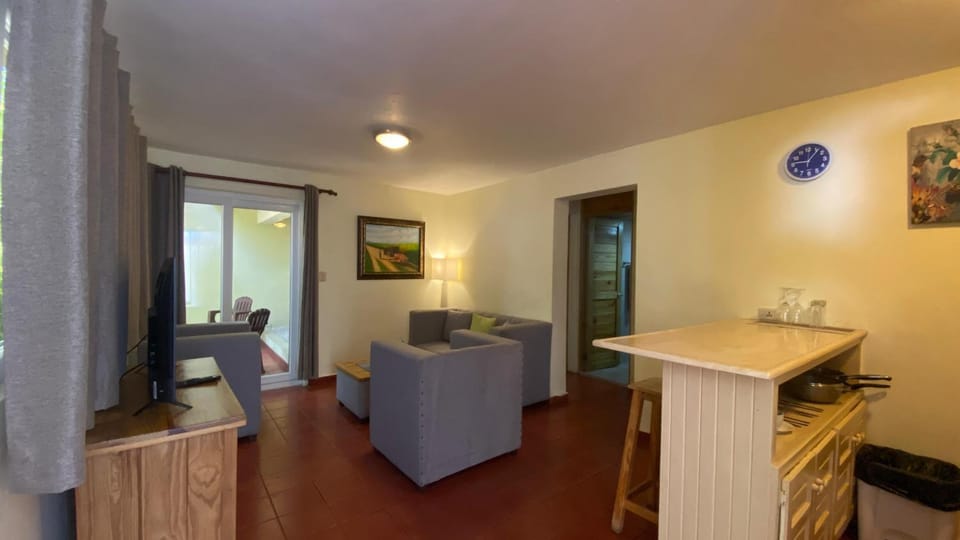 Restaurant/places to eat, Communal lounge/ TV room, TV and multimedia