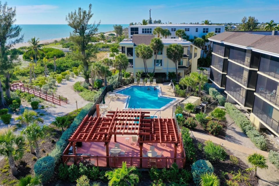 Pine Cove #102 House in Sanibel Island
