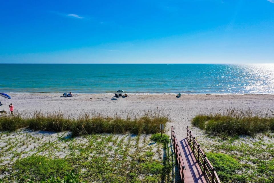 Pine Cove #102 House in Sanibel Island
