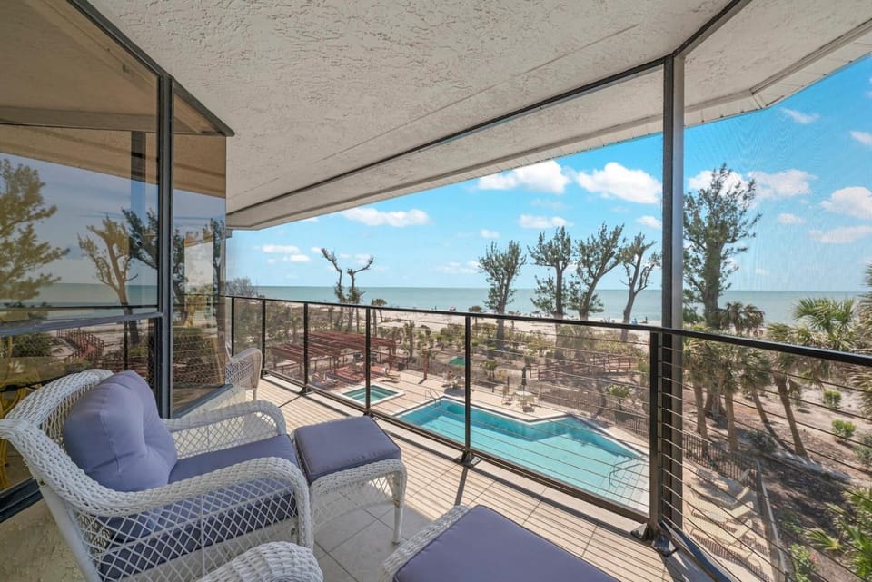 Pine Cove #304 House in Sanibel Island