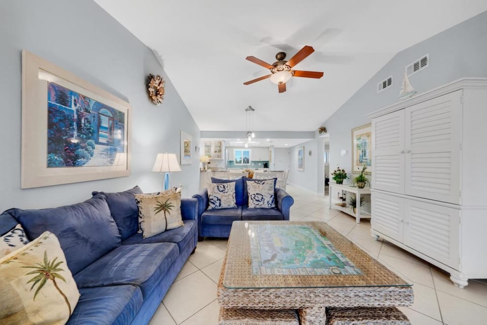 Sandpiper Beach #405 House in Sanibel Island
