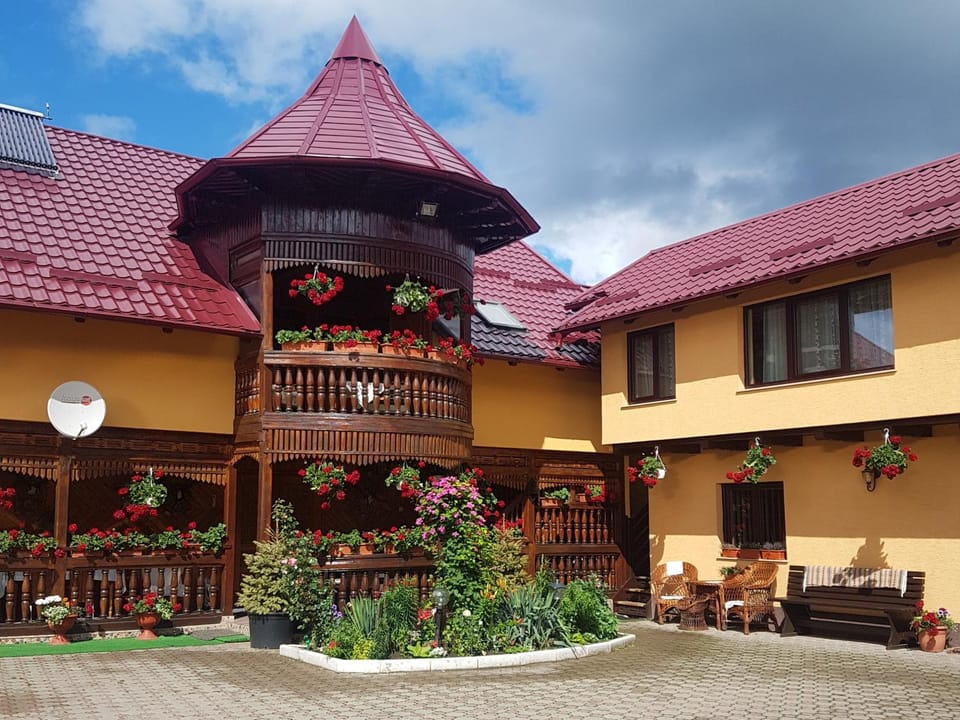 Pensiunea Casa Cristina Bed and Breakfast in Romania