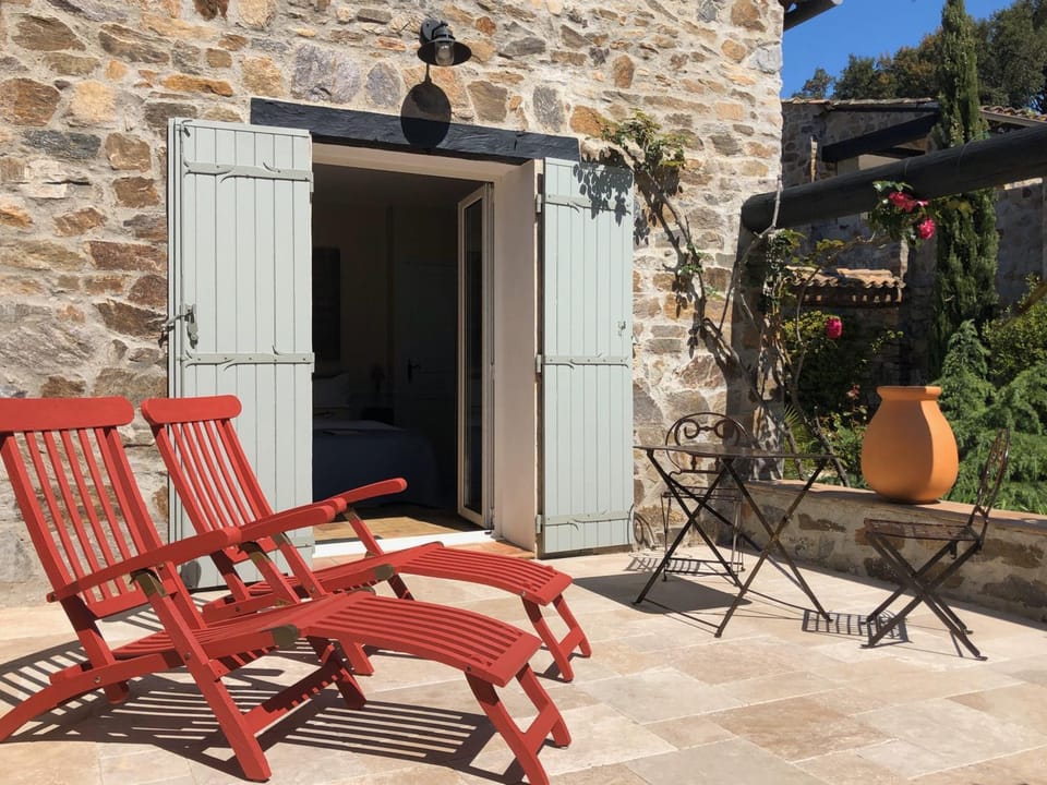 Patio, Facade/entrance