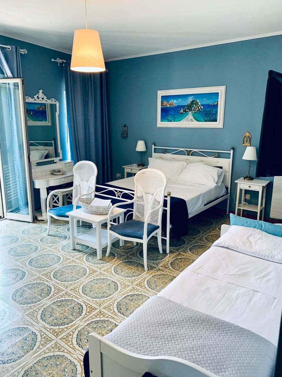 Photo of the whole room