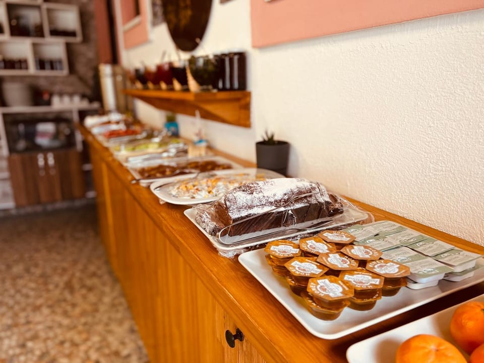 Food and drinks, Buffet breakfast