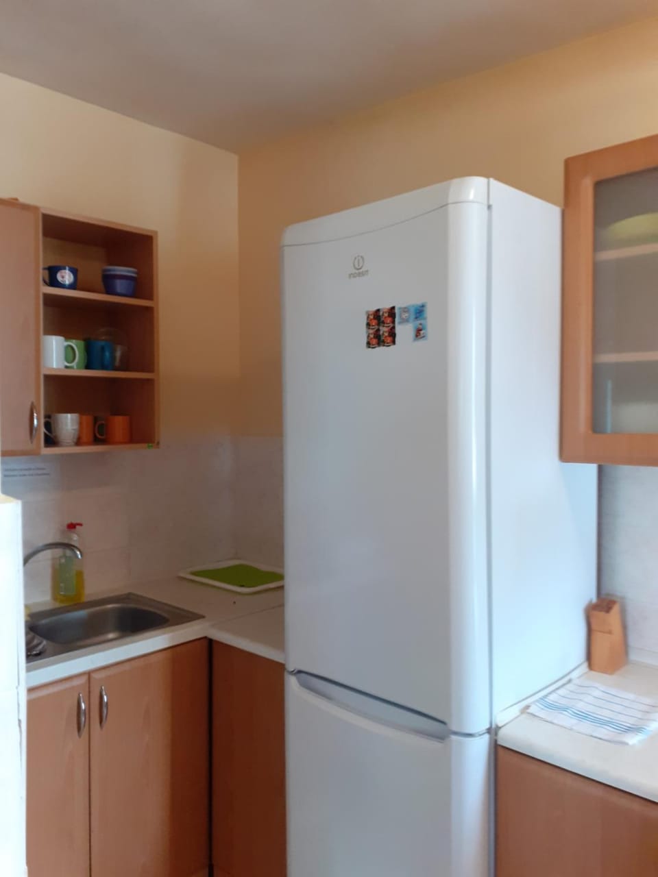 Kitchen or kitchenette, minibar