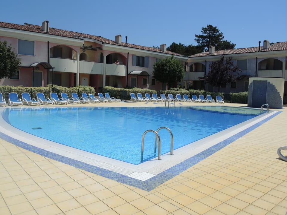 Spring, Summer, On site, Swimming pool, Swimming pool
