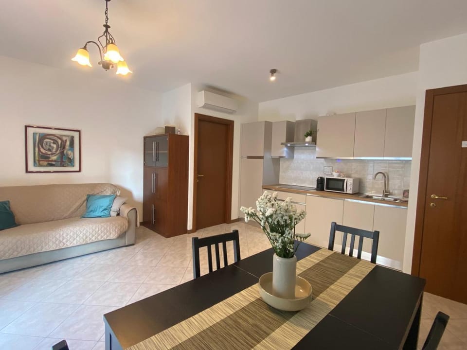 Living room, Dining area, kitchen