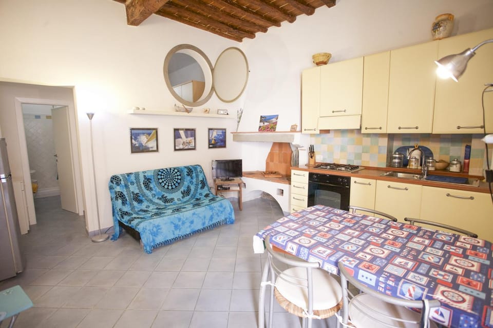 Bed, Kitchen or kitchenette, Living room, Dining area