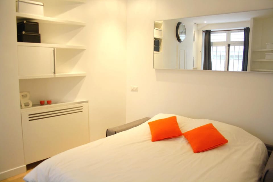 Bed, Living room, Bedroom