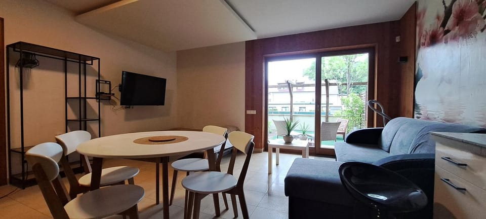TV and multimedia, Living room, Dining area, Evening entertainment