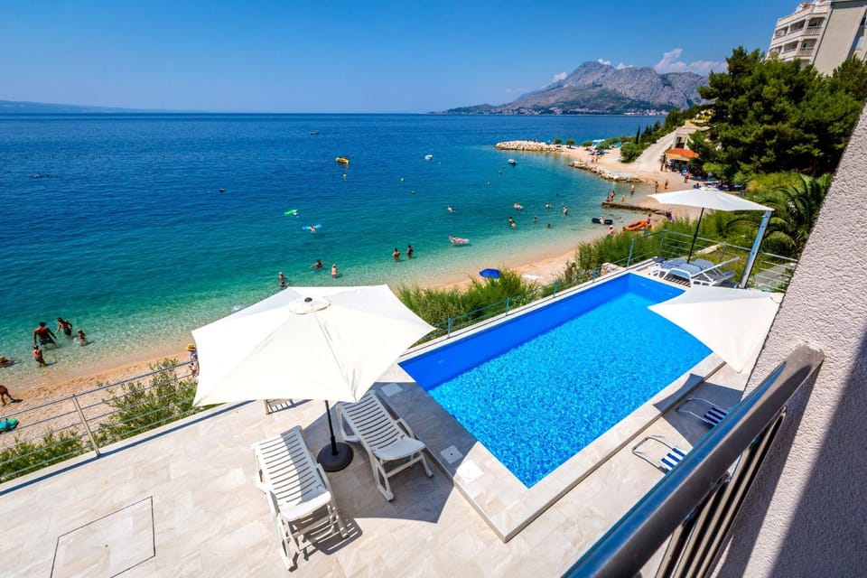 Pool view, Sea view