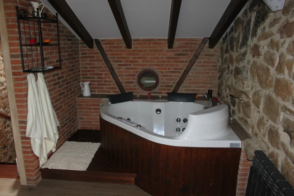 Hot Tub, Hot Tub