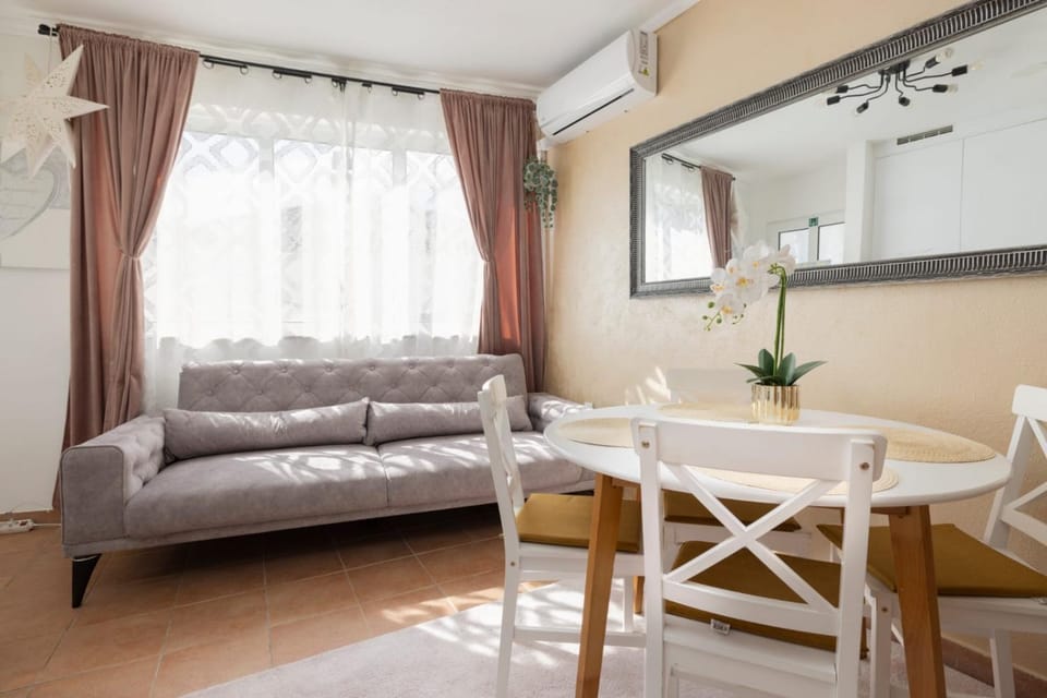 Living room, Dining area, air conditioner