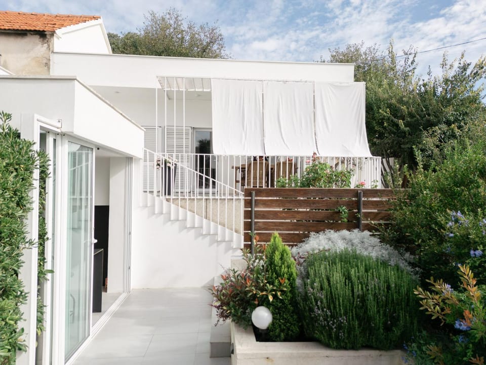 Property building, Spring, Day, Garden, View (from property/room), Balcony/Terrace, Garden view