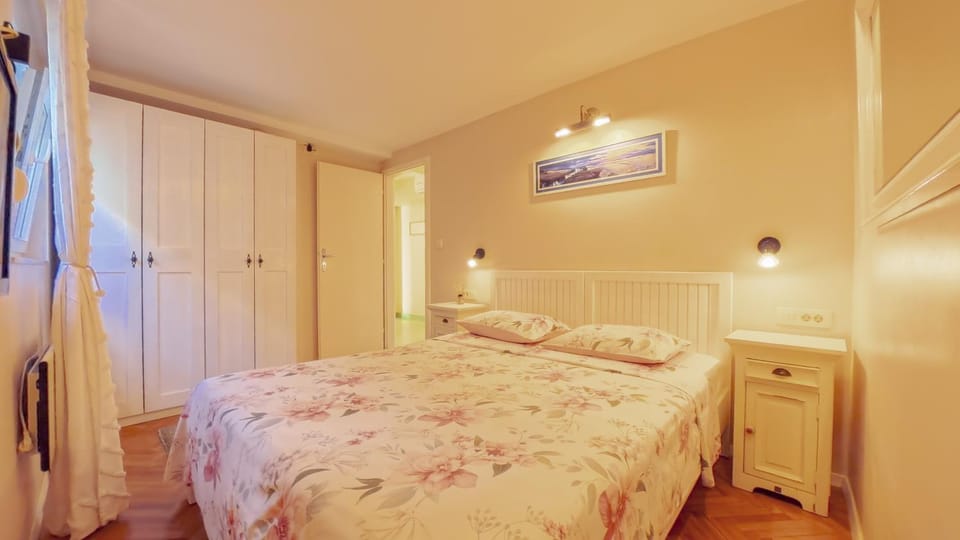 Bed, Photo of the whole room, Bedroom, wardrobe