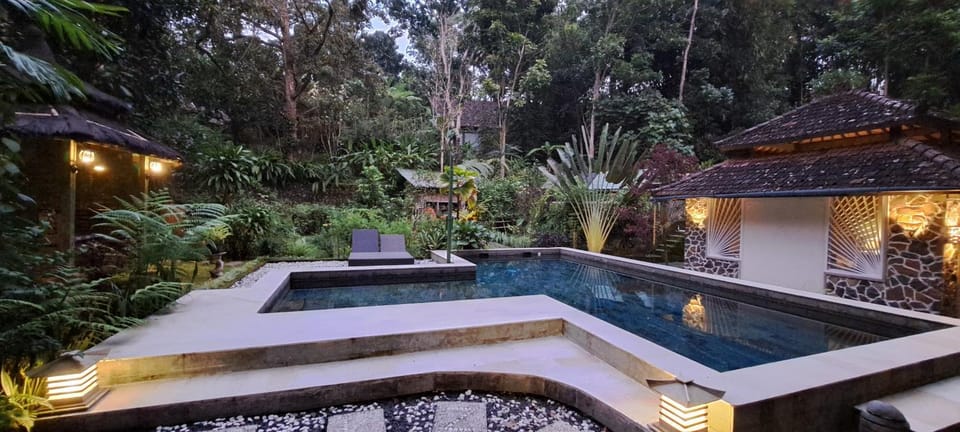 River view, Swimming pool