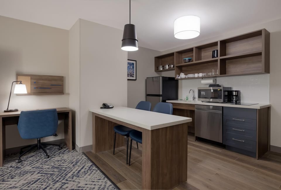Kitchen or kitchenette, Dining area, kitchen