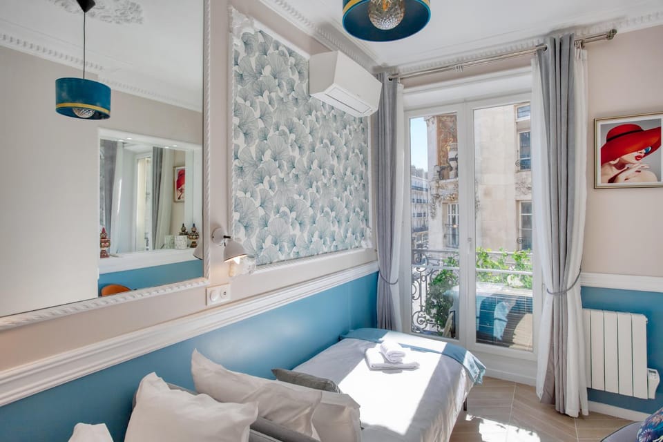 Bedroom, internet, air conditioner