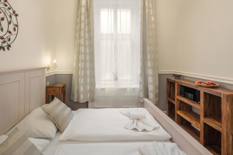 Bed, Day, Photo of the whole room, Bedroom