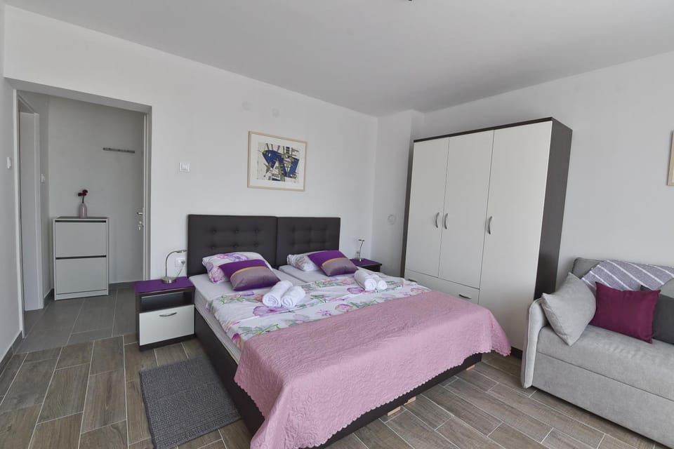Bed, Living room, Bedroom