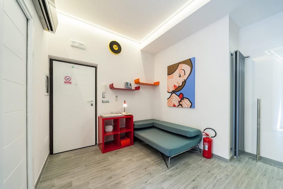 Living room, Seating area, internet