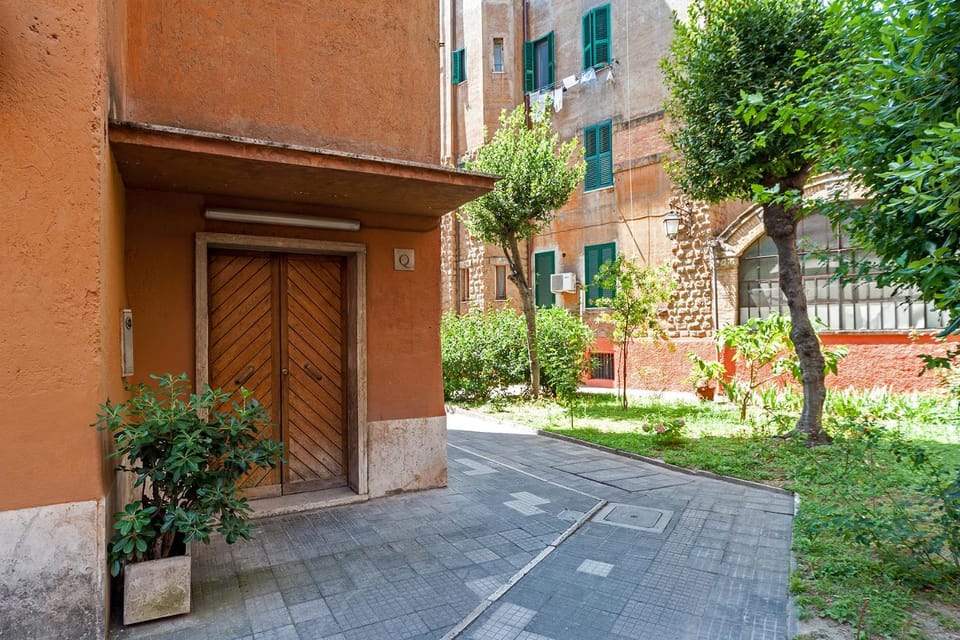Property building, Facade/entrance, Day, Garden, Garden view