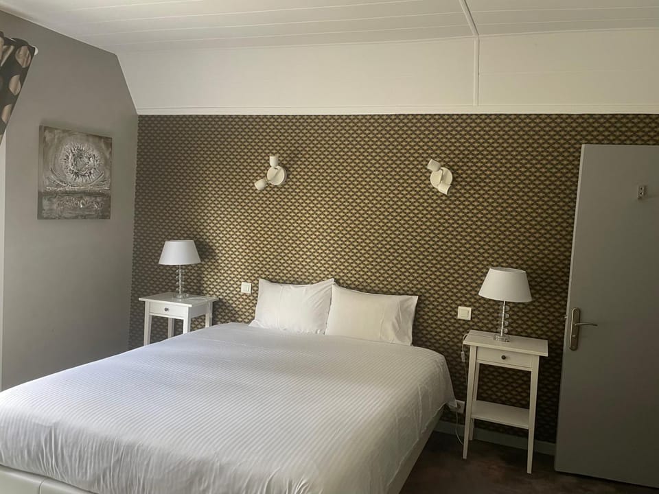 Hôtel Restaurant Logis Coté Lac Hotel in Pays de la Loire