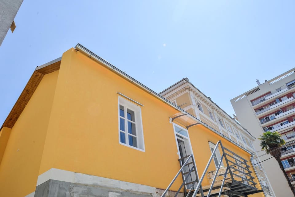 Facade/entrance