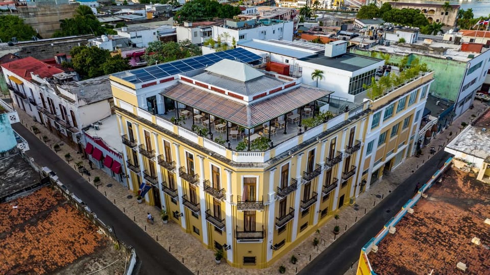 Property building, Restaurant/places to eat, Bird's eye view, Lounge or bar