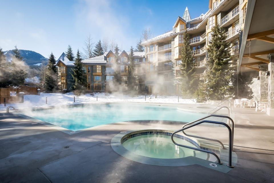 Property building, Hot Tub, Swimming pool