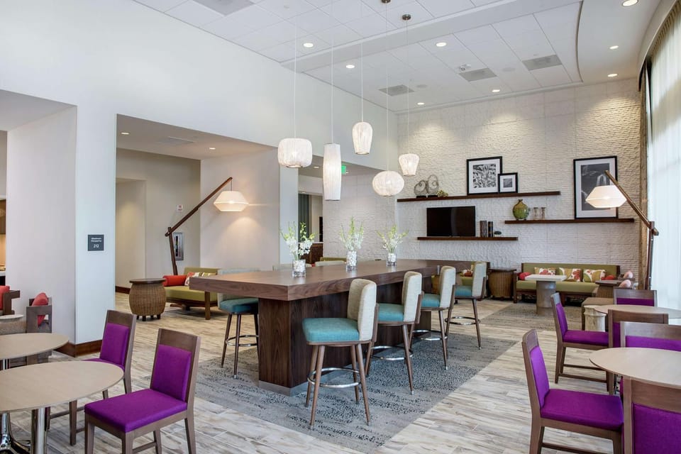 Restaurant/places to eat, Communal lounge/ TV room, Lobby or reception, Seating area