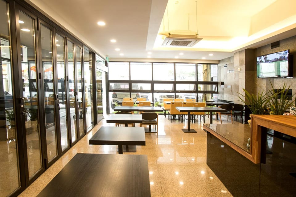 Day, Lounge or bar