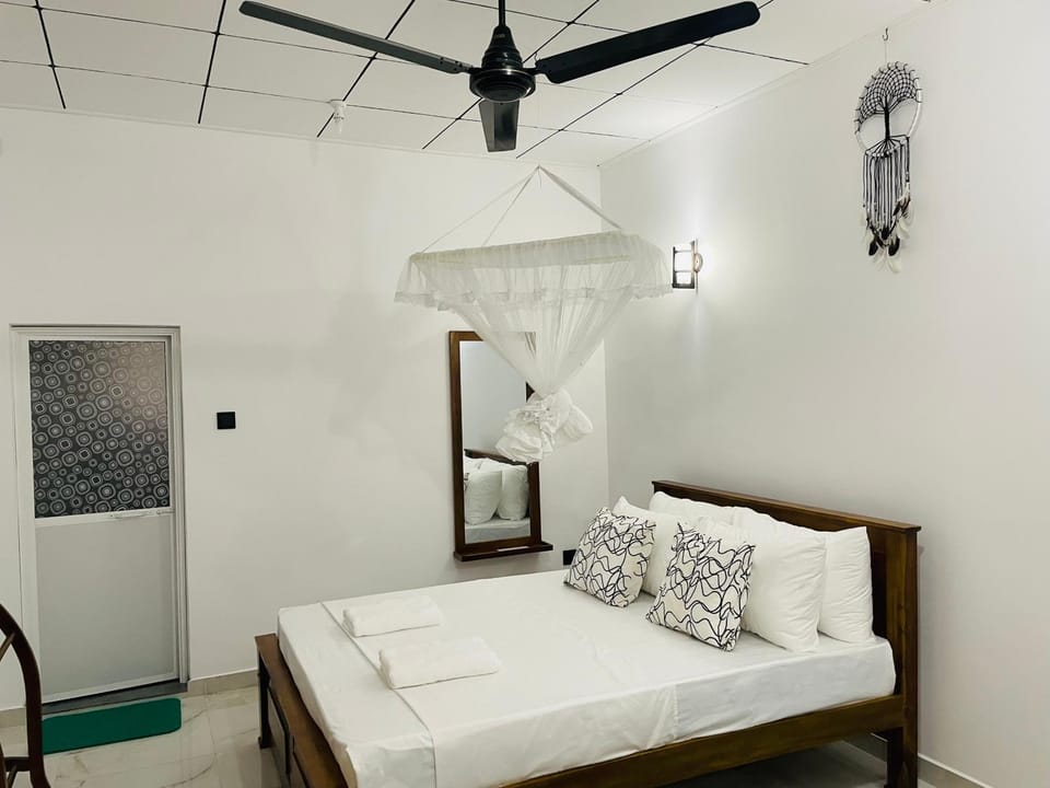 Kanthi Holiday Rest Homestay Bed and Breakfast in Mirissa