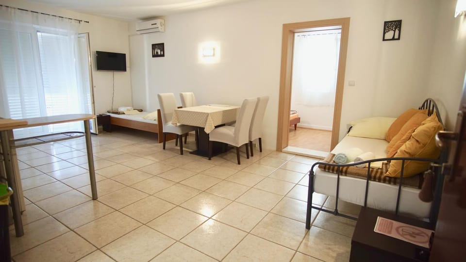 Apartments Victoria Apartment in Okrug Gornji