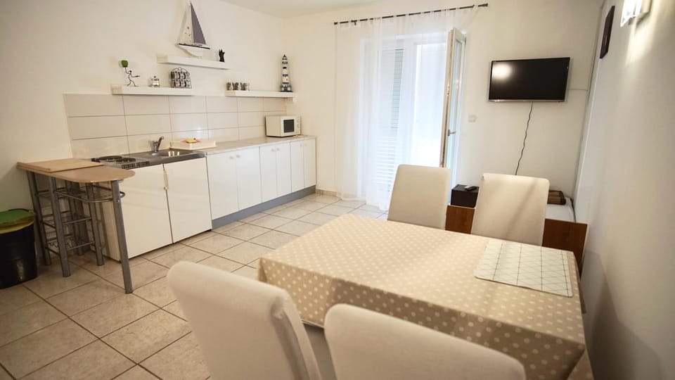Apartments Victoria Apartment in Okrug Gornji
