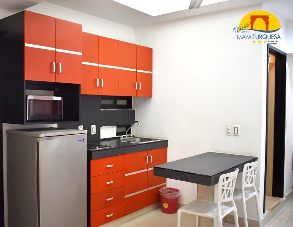 Kitchen or kitchenette, Dining area, stove