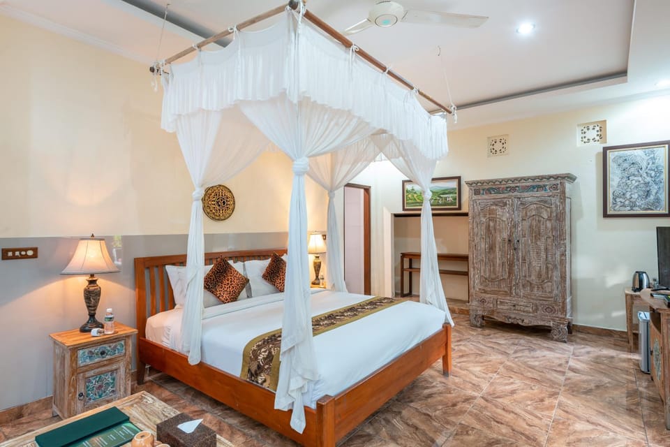 Photo of the whole room, Bedroom