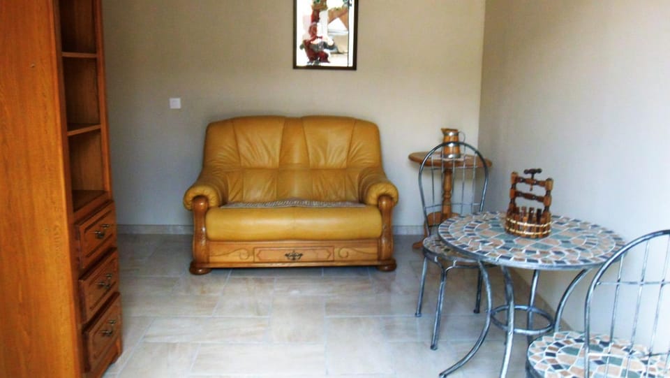 Library, Living room